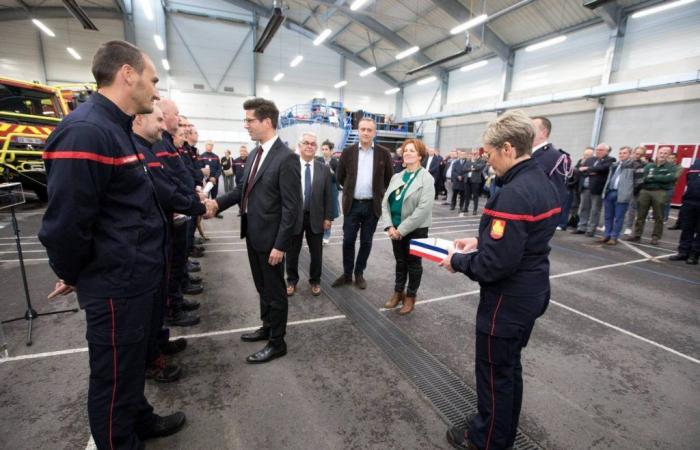 Die Behörden gratulieren den Feuerwehrleuten, die als nationale Verstärkung abgereist sind