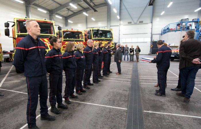 Die Behörden gratulieren den Feuerwehrleuten, die als nationale Verstärkung abgereist sind