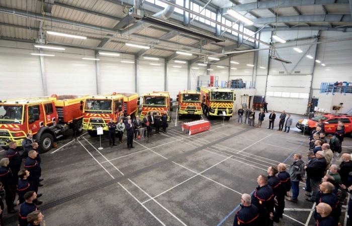 Die Behörden gratulieren den Feuerwehrleuten, die als nationale Verstärkung abgereist sind