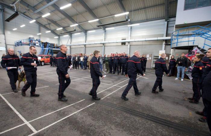 Die Behörden gratulieren den Feuerwehrleuten, die als nationale Verstärkung abgereist sind