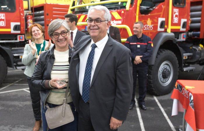 Die Behörden gratulieren den Feuerwehrleuten, die als nationale Verstärkung abgereist sind