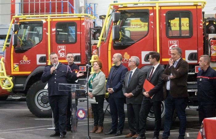 Die Behörden gratulieren den Feuerwehrleuten, die als nationale Verstärkung abgereist sind