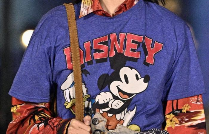 Die erstaunliche Geschichte dieses Mickey-T-Shirts, das auf der Coperni-Modenschau im Disneyland Paris zu sehen war