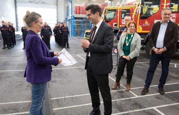 Die Behörden gratulieren den Feuerwehrleuten, die als nationale Verstärkung abgereist sind