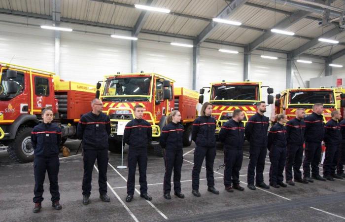 Die Behörden gratulieren den Feuerwehrleuten, die als nationale Verstärkung abgereist sind