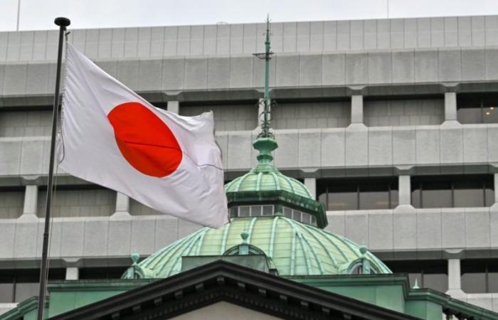 Eine US-Bombenexplosion legt den Regionalflughafen in Japan lahm