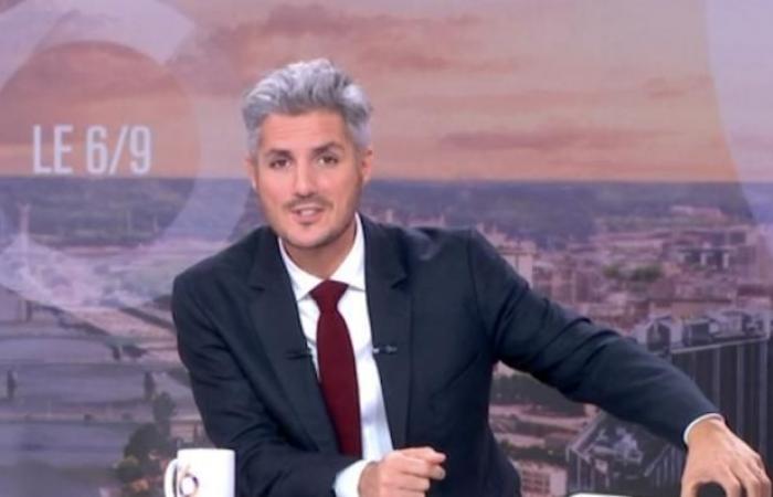 TF1 wählt den Journalisten Jean-Baptiste Boursier nach dem Abgang von Julien Arnaud zum neuen Joker von Gilles Bouleau in den 20-Uhr-Nachrichten – er wird am 21. Oktober seine erste Zeitung vorstellen