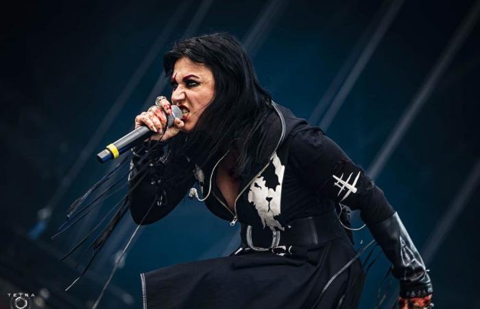 „Wir erleben eine Ära, in der soziale Medien unsere Identität verschlingen …“; Lacuna Coil kündigen ihr zehntes Album „Sleepless Empire“ an und veröffentlichen die neue Single „Oxygeny“.