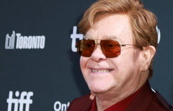 Elton John scherzt über seine Gesundheitsprobleme und listet seine fehlenden Organe auf