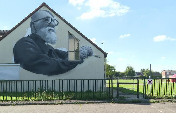 „Wir müssen uns daran erinnern, was Abbé Pierre Gutes getan hat.“ Ein Fresko mit seinem Bildnis, aufbewahrt in Dreux