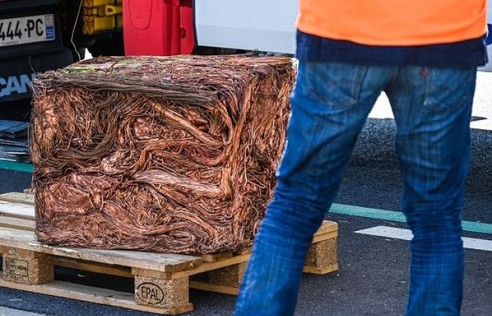 Sie stahlen Kupfer von Mobilfunkmasten und wurden von ihren Mobiltelefonen entdeckt