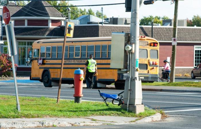 Schwerverletzter Radfahrer von Bus angefahren (Update)