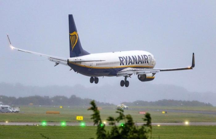 Ryanair-Boeing fängt beim Start Feuer, Passagiere werden dringend evakuiert