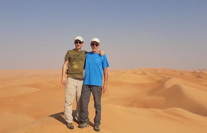 Als 76-jähriger Abenteurer, der an Alzheimer leidet, reist er mit seinem Sohn in den Oman, um einen Film über seine letzte Reise zu drehen