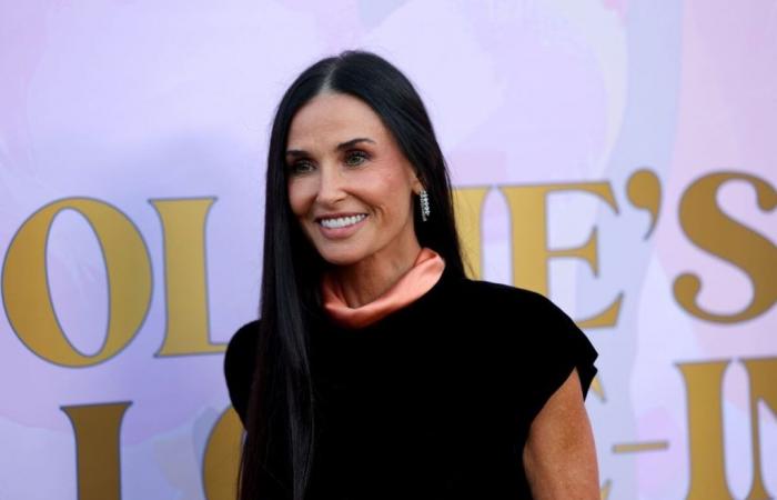 Demi Moore (61 Jahre) im Total-Leder-Look sieht in ihrem Celine-Outfit atemberaubend aus