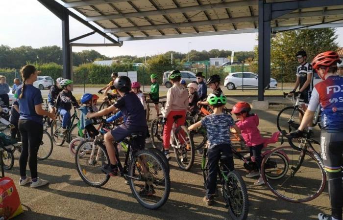 Der Radfahrer der USC Cycling School macht sich auf den Weg