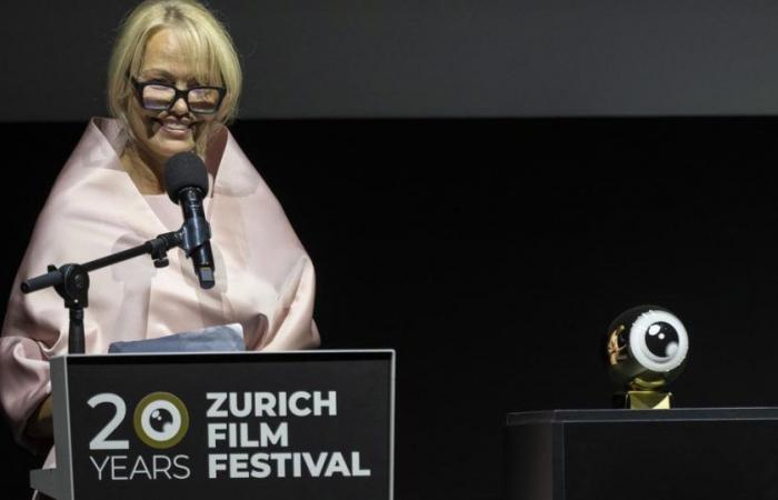 Pamela Anderson beim Zurich Film Festival ausgezeichnet – rts.ch