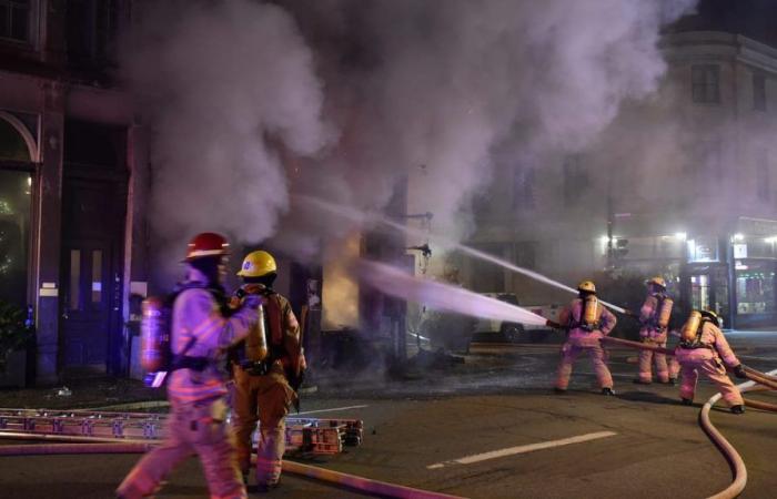 [IMAGES] In einem Gebäude in der Altstadt von Montreal wütet ein Großbrand