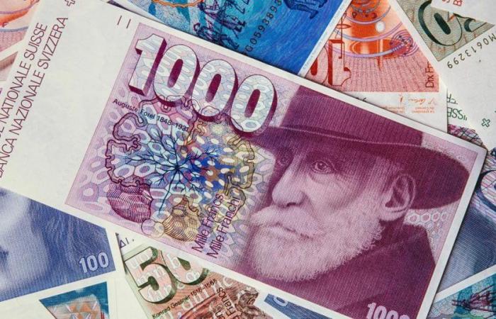 Die SNB wird dank alter, nicht umgetauschter Banknoten rund eine Milliarde Franken umverteilen – rts.ch