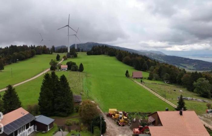 Nach einem ersten Jahr der Installation sind die Windkraftanlagen von Sainte-Croix immer noch umstritten – rts.ch