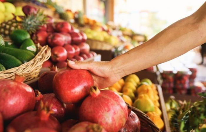 Diese Frau geht im teuersten Supermarkt der Welt einkaufen und ist verblüfft über die unglaublichen Obstpreise