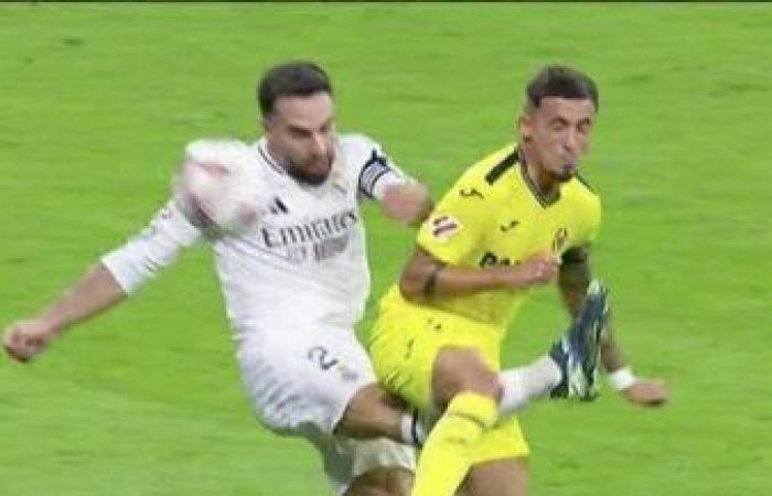 die schrecklichen Bilder von Carvajal, der unter Tränen auf einer Trage vor Villareal liegt (Fotos)