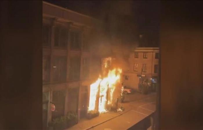 Ein Großbrand verwüstet ein Gebäude in der Altstadt von Montreal, mindestens zwei Tote