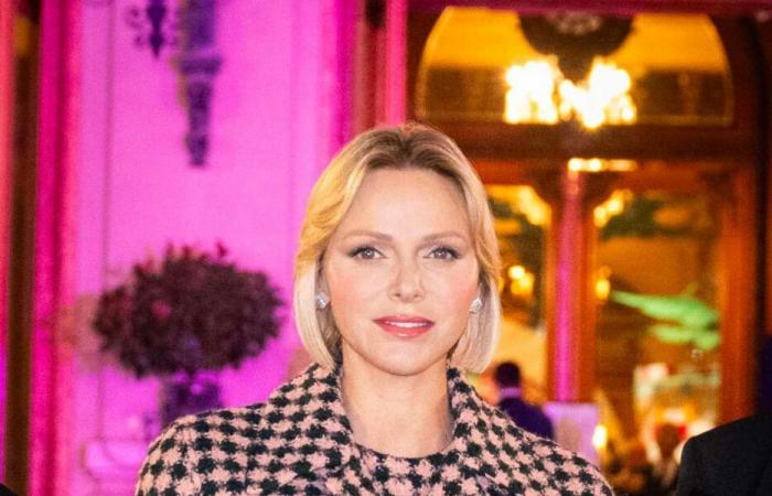 Prinzessin Charlene erhellt den Casino Square in Rosa