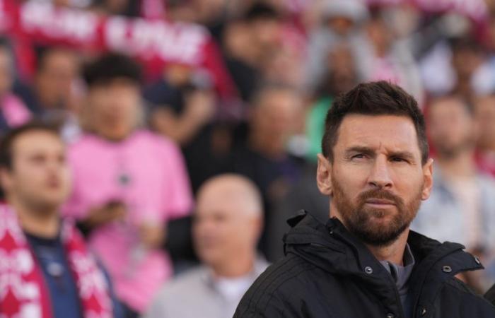 Lionel Messi, der Star von Inter Miami, zieht bei seiner Ankunft im BMO Field in Toronto eine Menge Menschen an