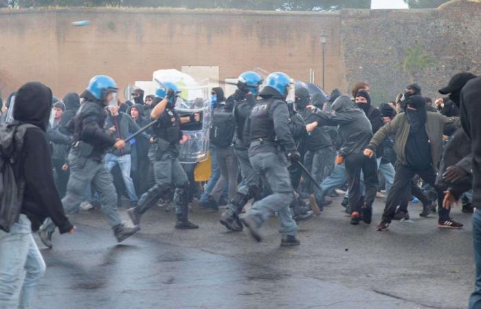 Zusammenstöße mit der Polizei, Feuerwerkskörper … Eine pro-palästinensische Demonstration degeneriert in Rom