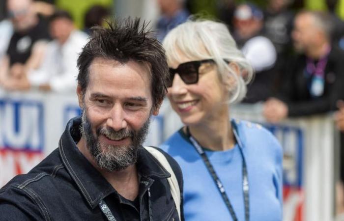 Schauspieler Keanu Reeves debütiert als Profirennfahrer und stürzt ab