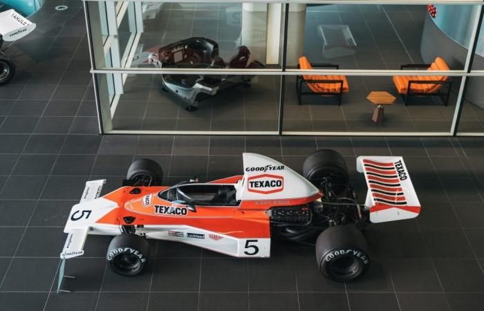 McLaren bringt sein F1-Auto von 1974 auf Touren, um seinen ersten Weltmeistertitel zu feiern