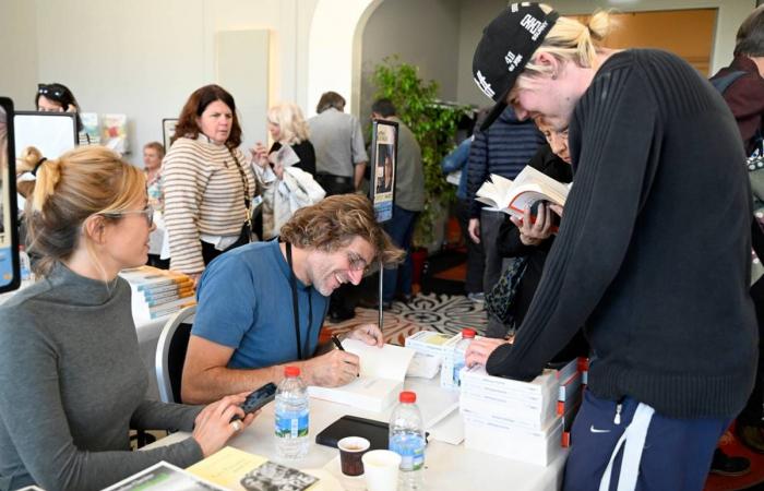 „Wir hören überall, dass die Leute nicht mehr lesen, aber schauen Sie, es ist voll“: Gedränge auf der Buchmesse Royat-Chamalières