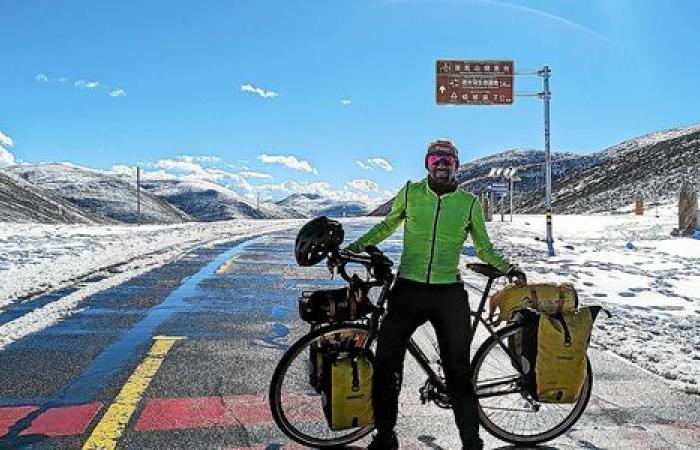 Fabien Saint-Jalmes wurde in Morlaix geboren und bereiste die Welt, indem er 45.000 km mit dem Fahrrad durch 42 Länder zurücklegte