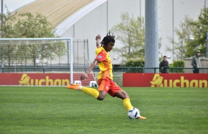 Wer ist Kyllian Antonio, 16 Jahre alt, der in die Berufsgruppe RC Lens berufen wurde?