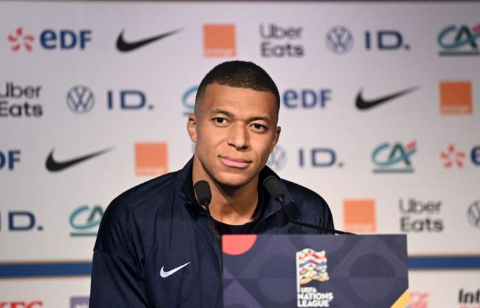 Er gibt bekannt, dass durch den Abgang von Mbappé ein PSG-Spieler entlassen wird