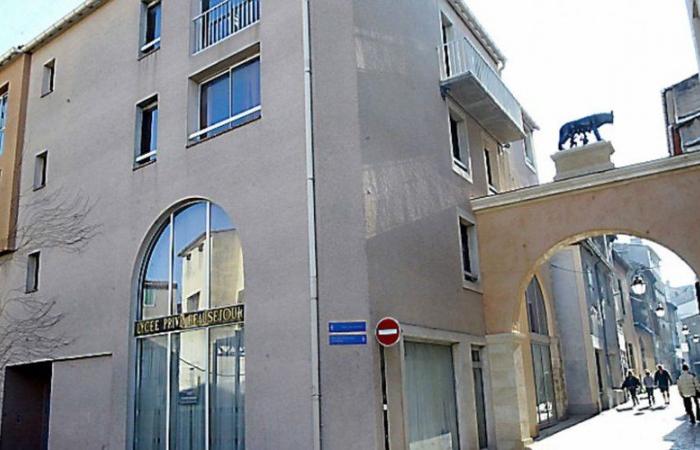 Ein Pianist und Romanautor, der von den Schülern des Beauséjour-Gymnasiums in Narbonne eingeladen wurde