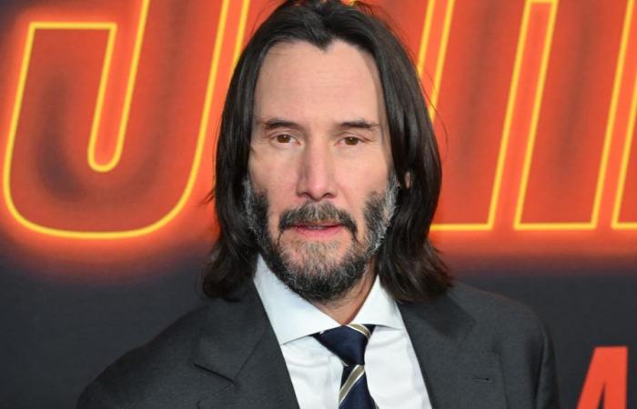 Keanu Reeves gibt mit einem Unfall sein Profi-Renndebüt