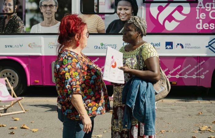 In Béthune ein Bus, um Frauen auf Herzbeschwerden aufmerksam zu machen