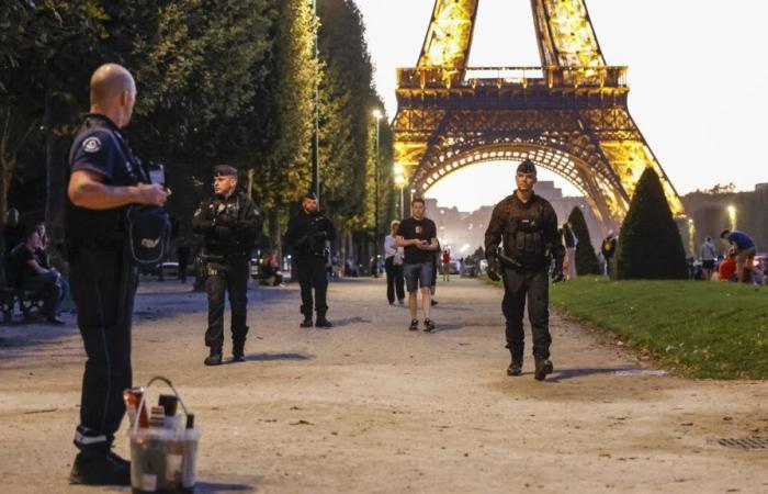 Paris: Zwei Touristen auf dem Champ-de-Mars angegriffen, vier Verdächtige festgenommen