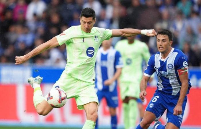 FC Barcelona. Robert Lewandowski erzielt einen Hattrick gegen Alavés und beschert Barça den Sieg