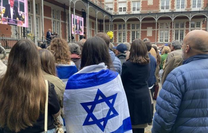 Brüssel: Mehr als tausend Menschen bei einer Zeremonie zu Ehren der israelischen Geiseln