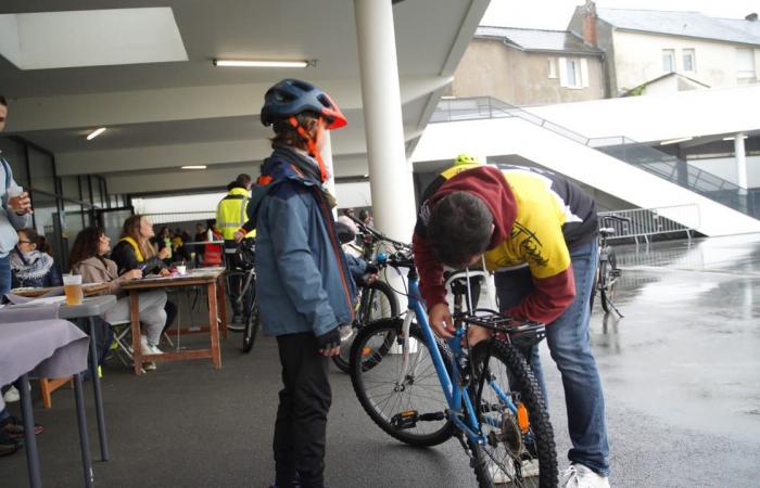 Sie erzählen von ihrem ersten Ausflug mit der Vélo bressuiraise