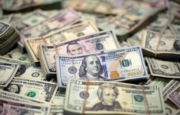 Der Dollar verharrt auf dem 7-Wochen-Hoch, während die Anleger über die Zinsaussichten in den USA nachdenken