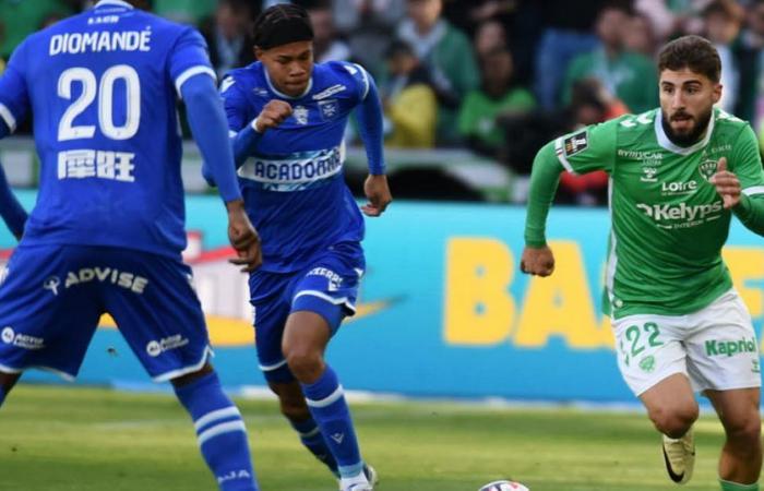 Die Auxerre-Spieler kehrten mit dem Bus zurück, ihre Trainer mit dem Flugzeug