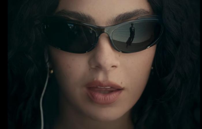 Julian Casablancas, Caroline Polachek, Bon Iver… : Charli XCX enthüllt die Features der Neuauflage von „Brat“