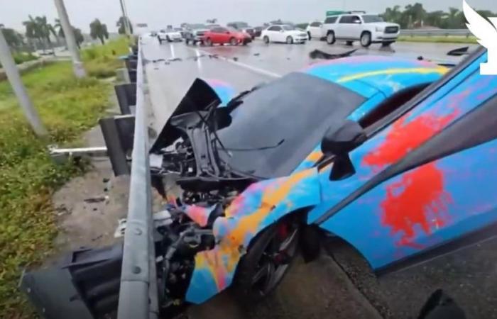 Mit dem Handy in der Hand verunglückt ein YouTuber live mit seinem McLaren auf der Autobahn