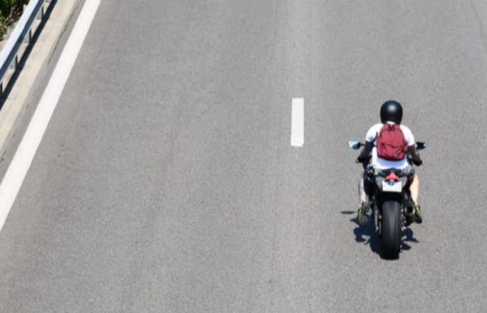 Biker im Sattel zur Krebsvorsorge in Haute-Savoie