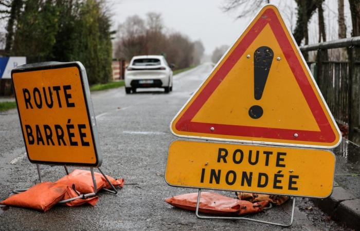 Drei Abteilungen wurden auf orangefarbene Regen-Überschwemmungs-Wachsamkeit gesetzt