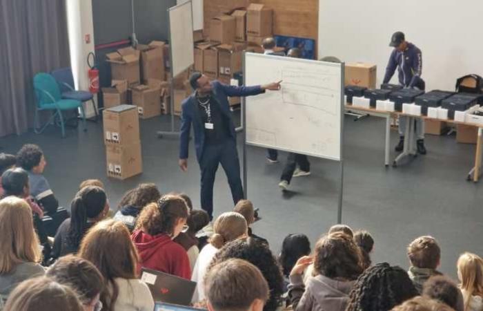 Seine-et-Marne: Die Region Ile-de-France verteilt Computer an Oberstufenschüler, um das Jahr gut zu beginnen!